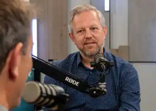 Sander Bouman Customs Consultant in podcastaflevering over AEO.